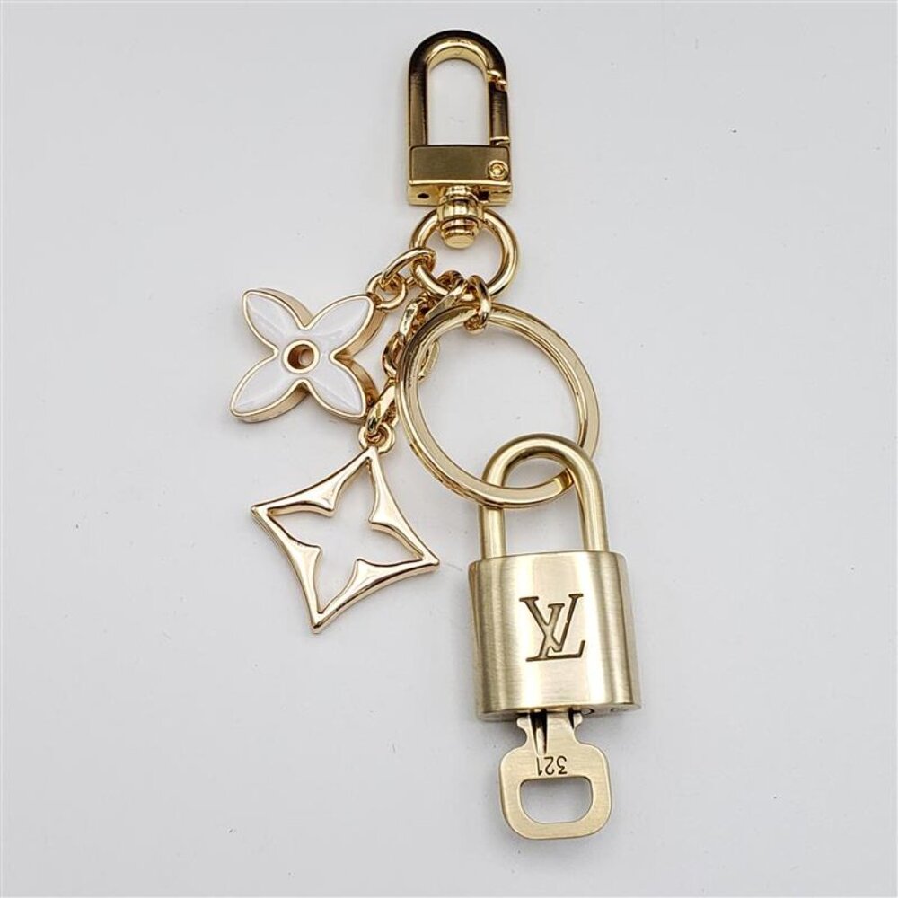 Authentic Louis Vuitton Gold Lock 🔒 Keychain Bag Unbranded Flower Charm LV - Picture 10 of 12